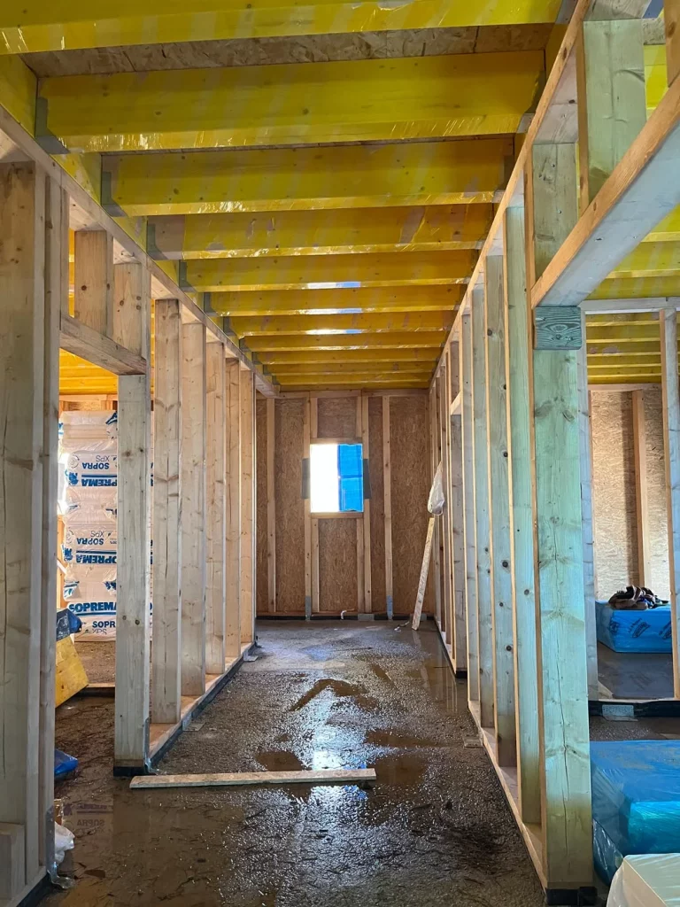 La imagen tiene un atributo ALT vacío; su nombre de archivo es entramado_ligero_madera_5-768x1024.webp