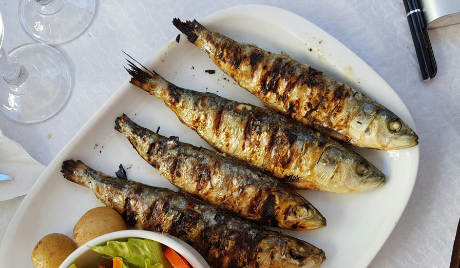Una de las ventajas de vivir en una casa de madera en la costa brava es la gastronomía local excelente.